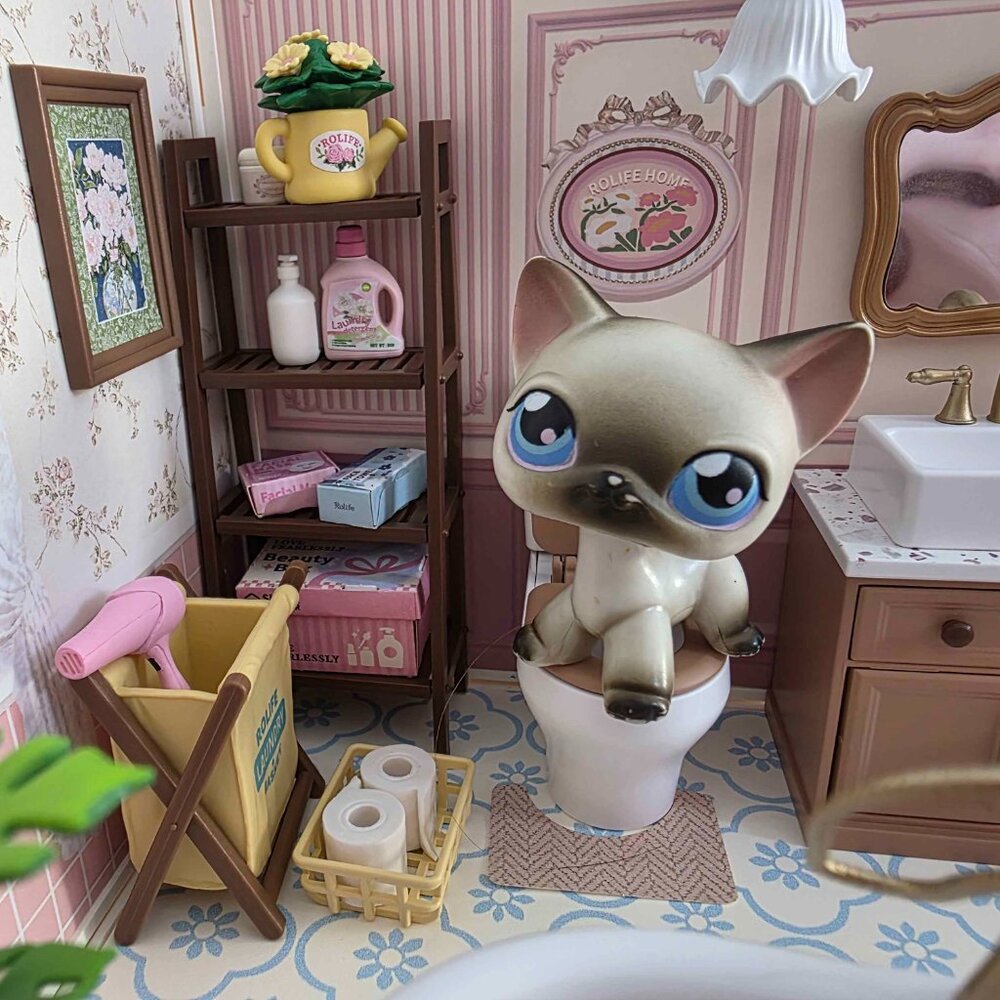 RoLife Bathroom Set Perfect for LPS and dolls - Picture 2 of 5